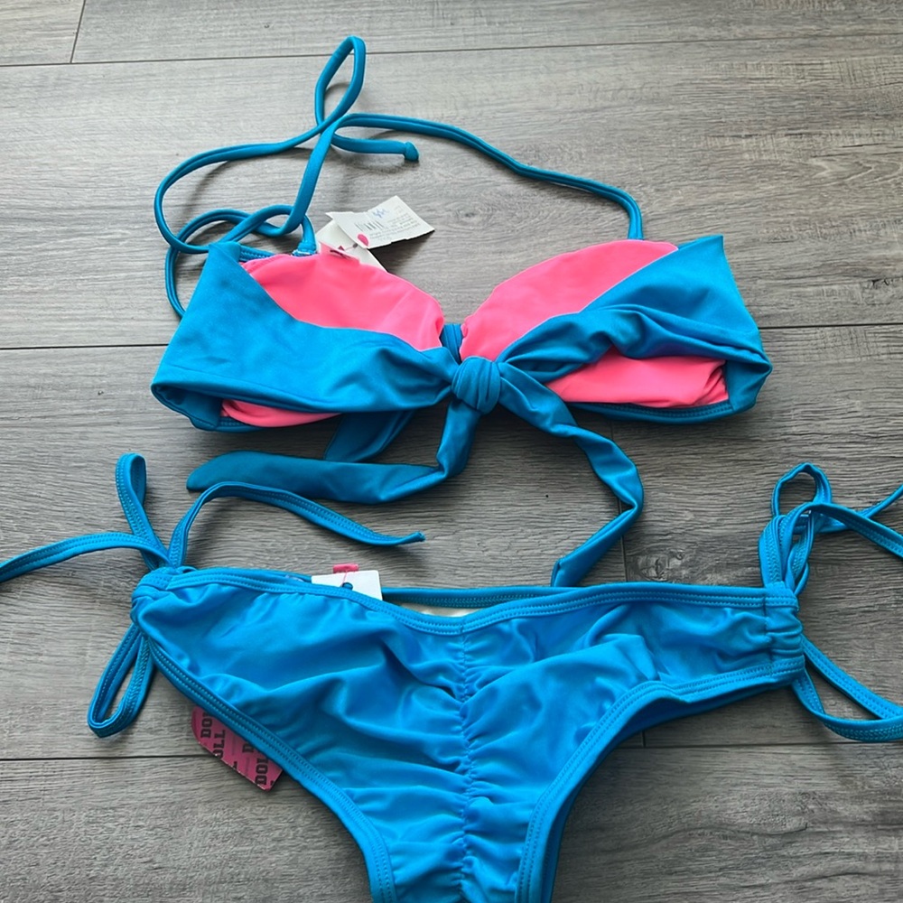 Bikinis - Picture 8 of 9